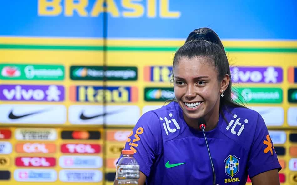 Priscila, dona da virada do Brasil contra Japão, declara emoção ao marcar: 'Gratidão'