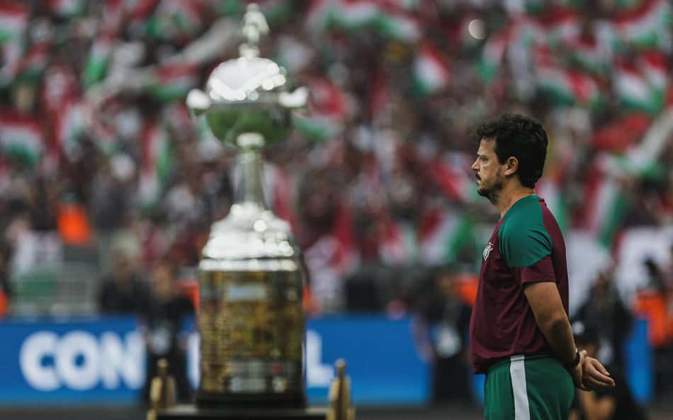 Diniz celebra título da Libertadores com o Fluminense: 'O campeão é aquele que não desiste'
