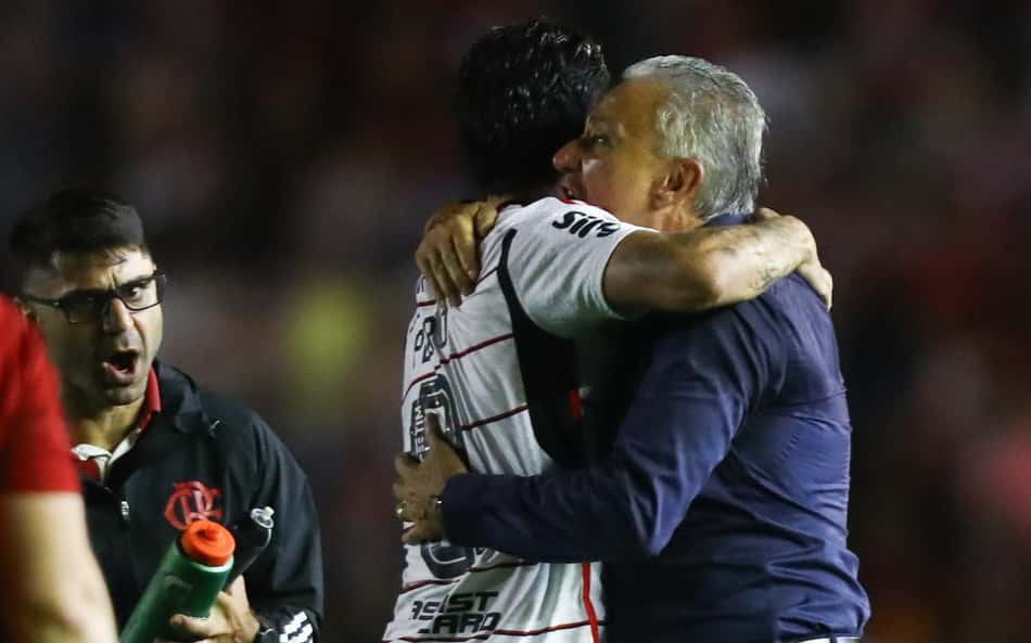 Tite celebra vitória do Flamengo e desconversa sobre 'caça' ao Palmeiras: "Não quero ver pontuação"