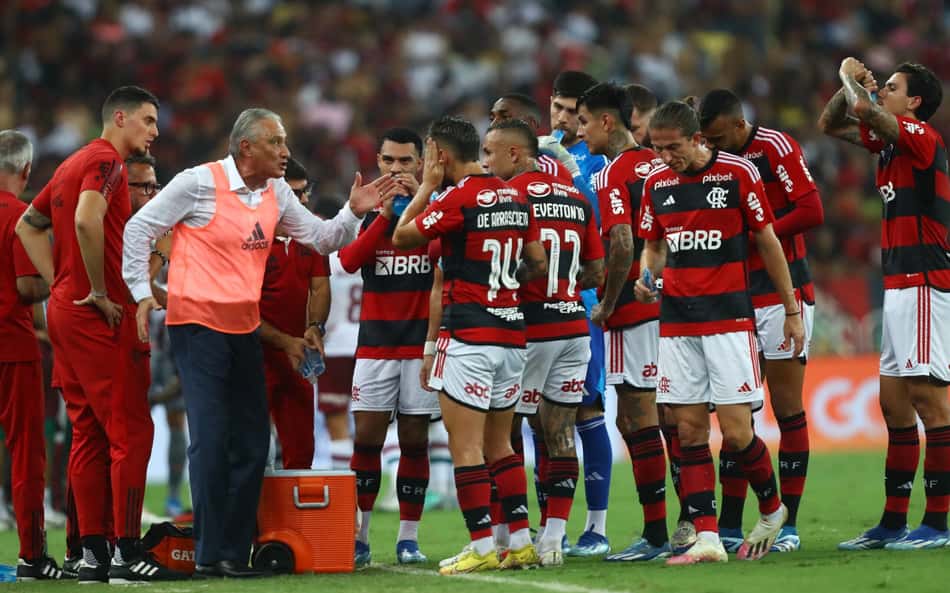 Vitória não livra titular do Flamengo de críticas de torcedores: 'É um a menos'
