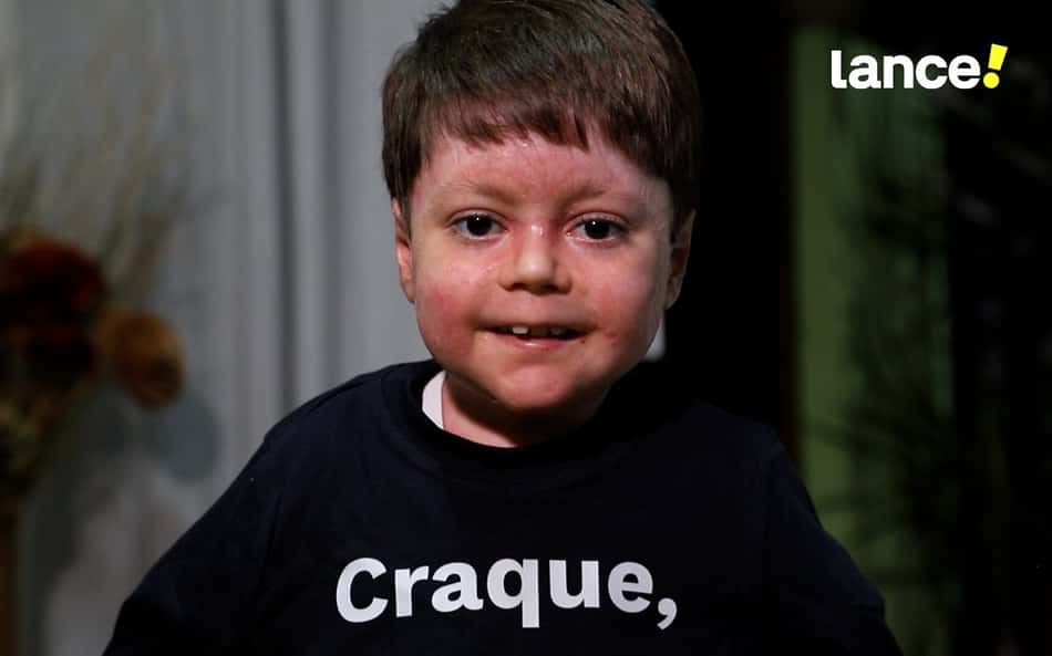 Mãe de Gui lamenta críticas ao filho por cantar hino do Fluminense: 'Muito triste'