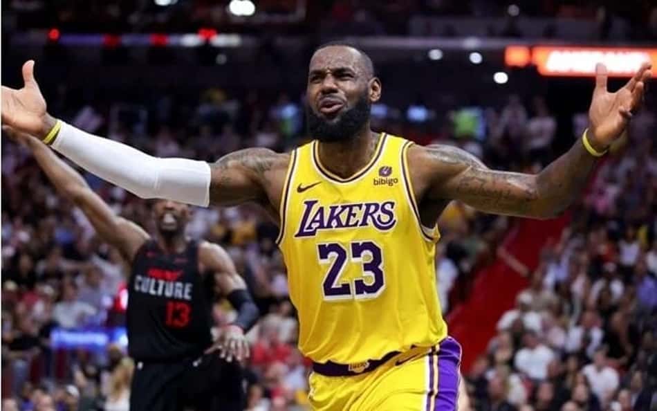 Troca por "terceiro astro" volta a ganhar força no Lakers