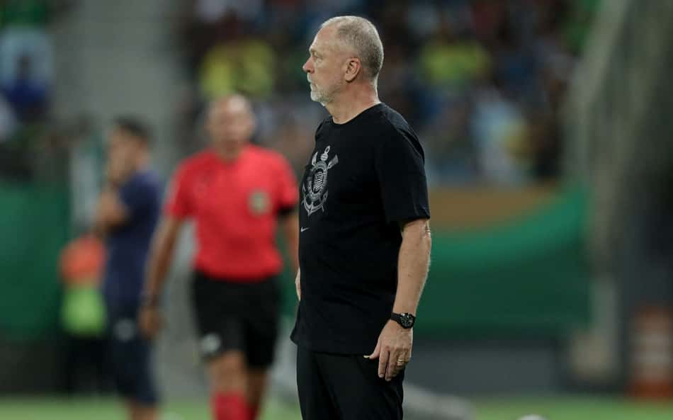Mano Menezes defende 'time velho' do Corinthians e revela motivo da saída de Yuri Alberto