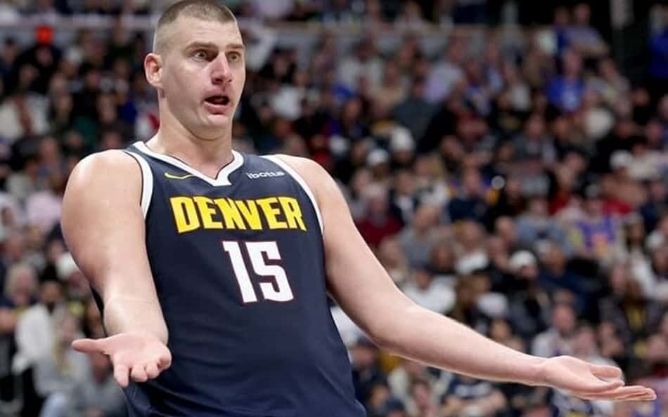 Nikola Jokic domina e Nuggets supera Warriors