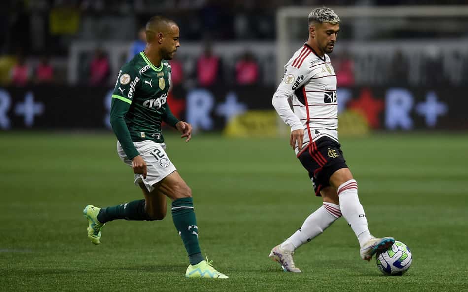 Jornalista analisa tabela dos postulantes ao título e crava: 'Campeão sai de Flamengo x Palmeiras'