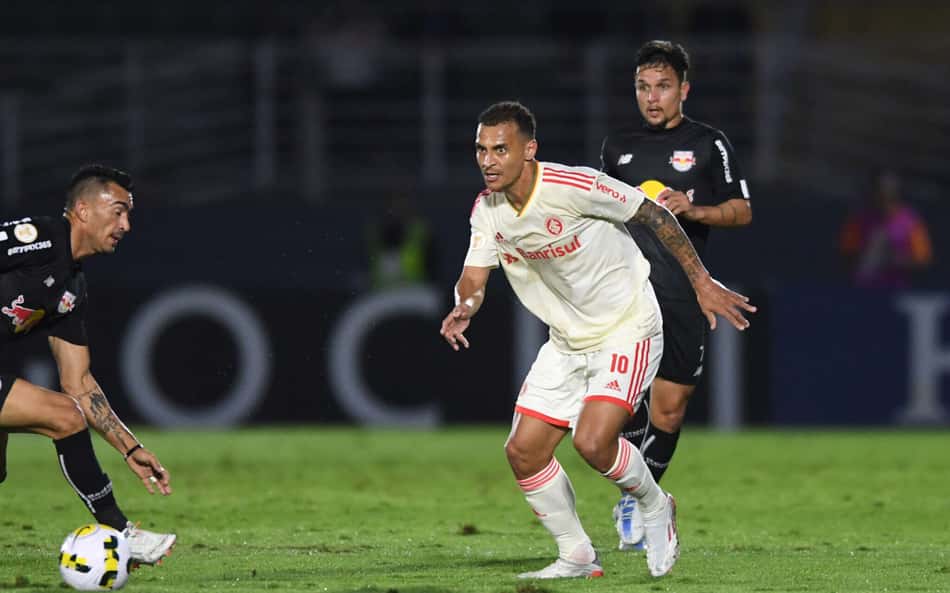 RED-BULL-BRAGANTINO-X-INTER-2048×1365-1-1-aspect-ratio-512-320
