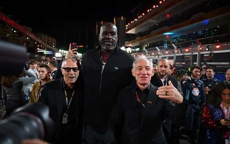 Em disputa com LeBron James, Shaquille O'Neal "demarca território" em GP de Las Vegas