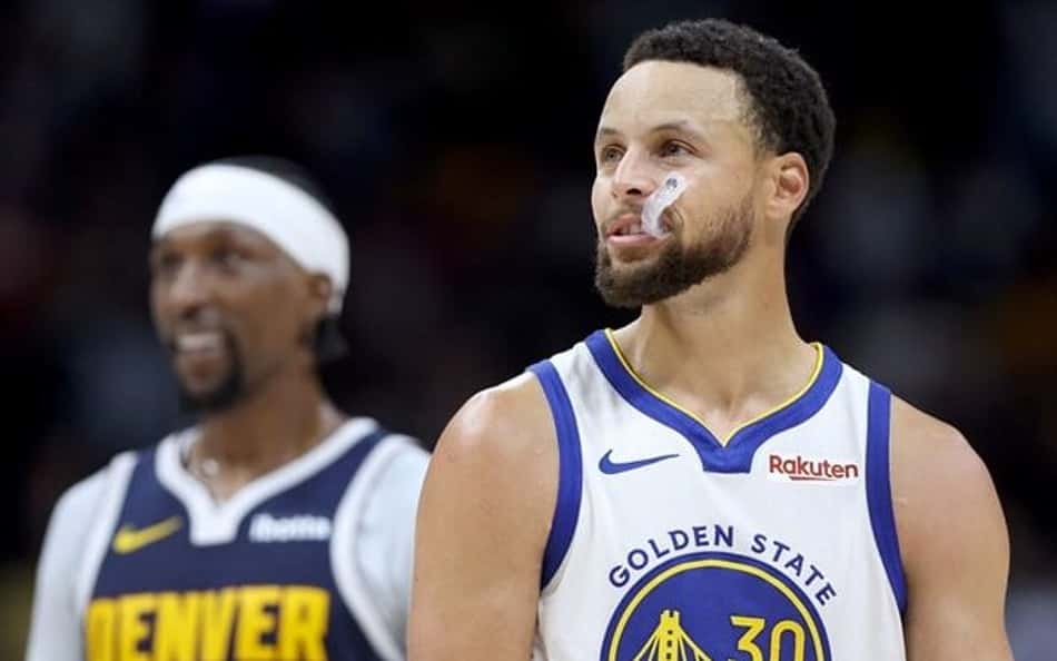 Stephen Curry atinge recorde histórico na derrota para o Nuggets
