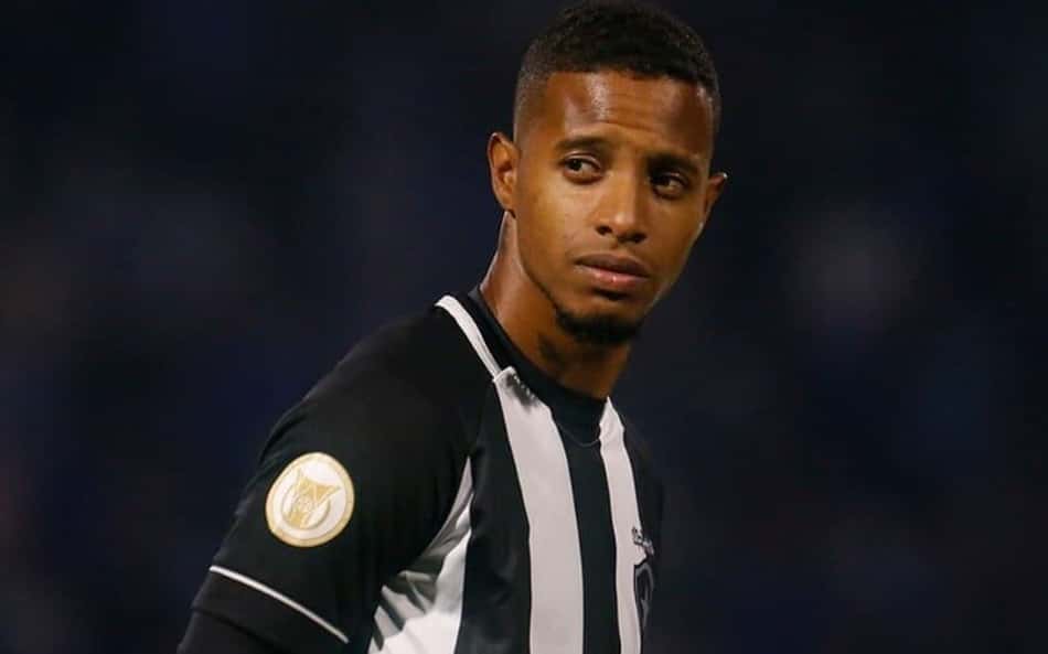 Internautas criticam entrevista de Tchê Tchê em Vasco x Botafogo: 'Patética'