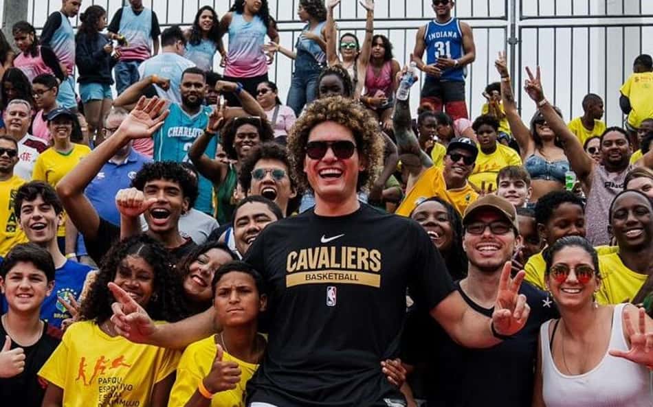 Varejão declara animação em participar do evento Mano a Mano: 'Muito feliz de voltar ao Brasil'