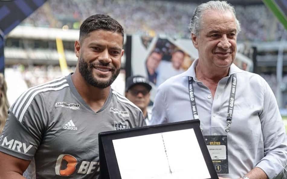 Presidente do Atlético-MG erra nome de Hulk em homenagem o atacante: 'Gerivaldo'