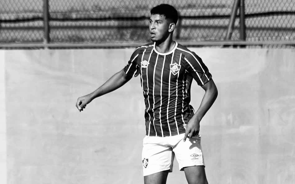 Jogador com passagem pelo sub-23 do Fluminense morre em acidente de carro