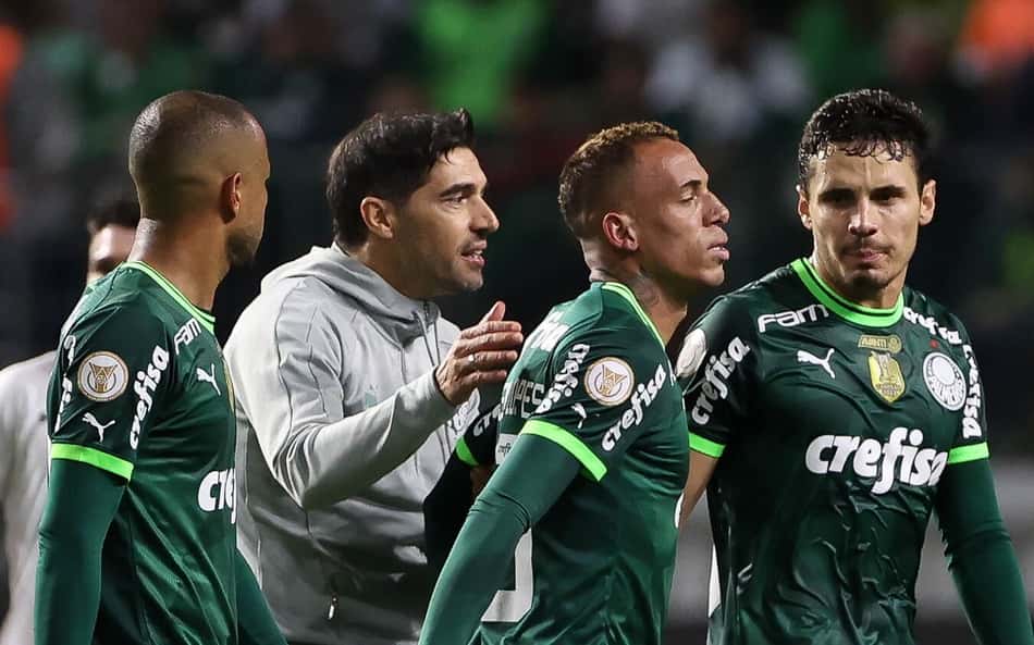 Torcedores do Palmeiras se revoltam com titular: 'Tem que sair no fim do ano'