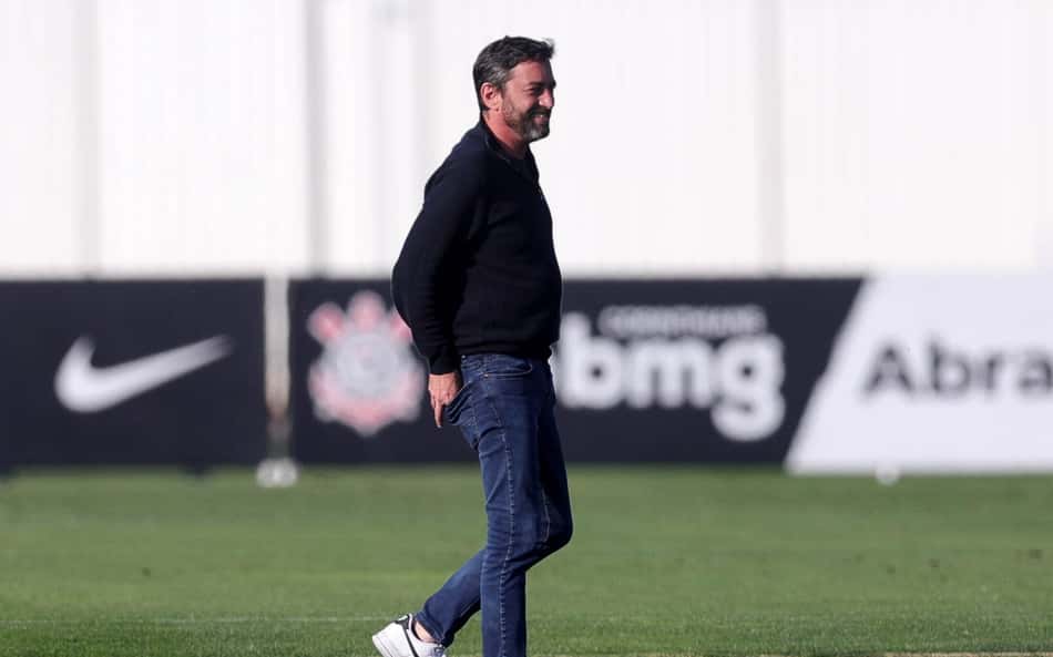 'Pior presidente da história do Corinthians!' Duílio encerra mandato com baixa popularidade