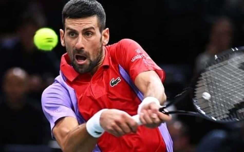 Djokovic estreia com vitória em Paris e dá passo para fechar o ano no topo