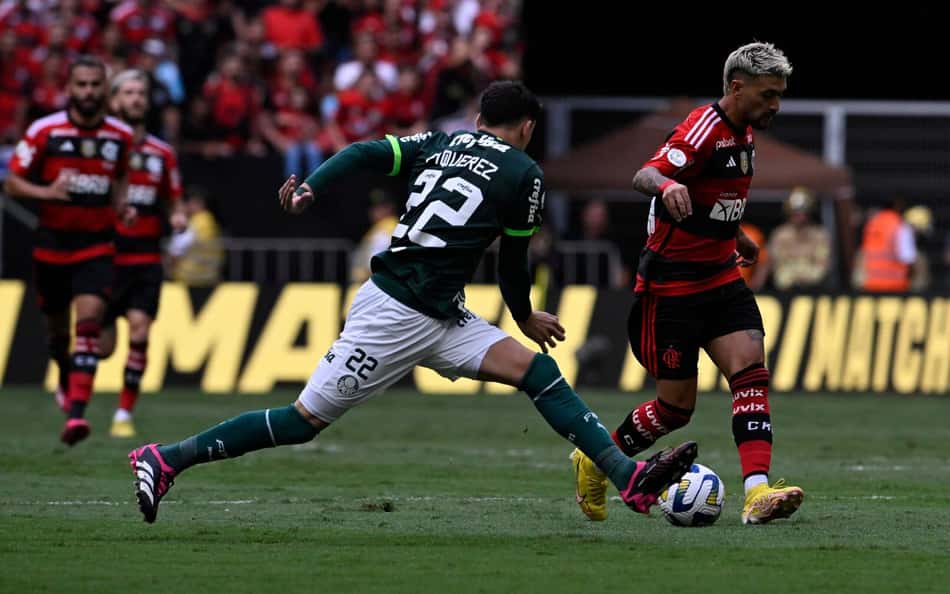Torcida ajuda Flamengo e Palmeiras a acharem o caminho da vitória no Maracanã