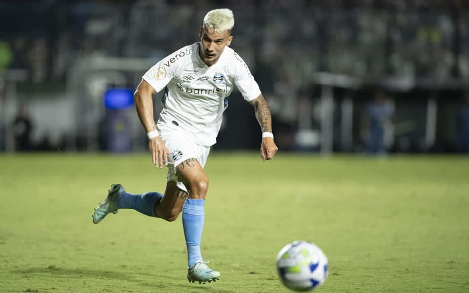Ferreira enaltece superação do Grêmio na reta final do Brasileirão, mas pede 'pés no chão' na briga pelo título
