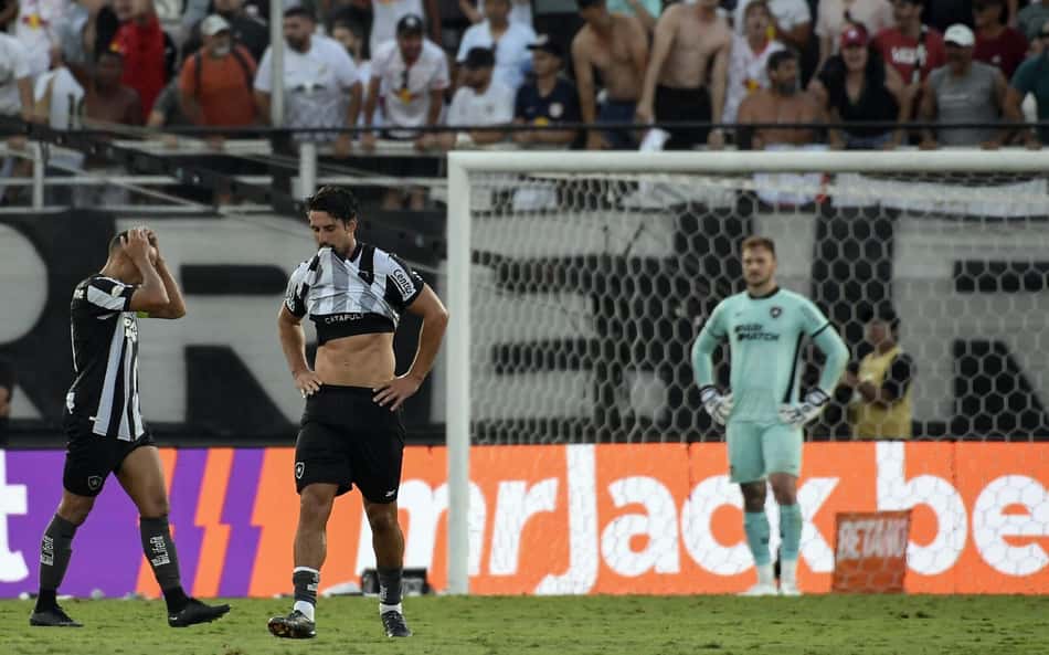 Da mão na taça às 'entregadas' cruéis: o inacreditável Brasileirão do Botafogo