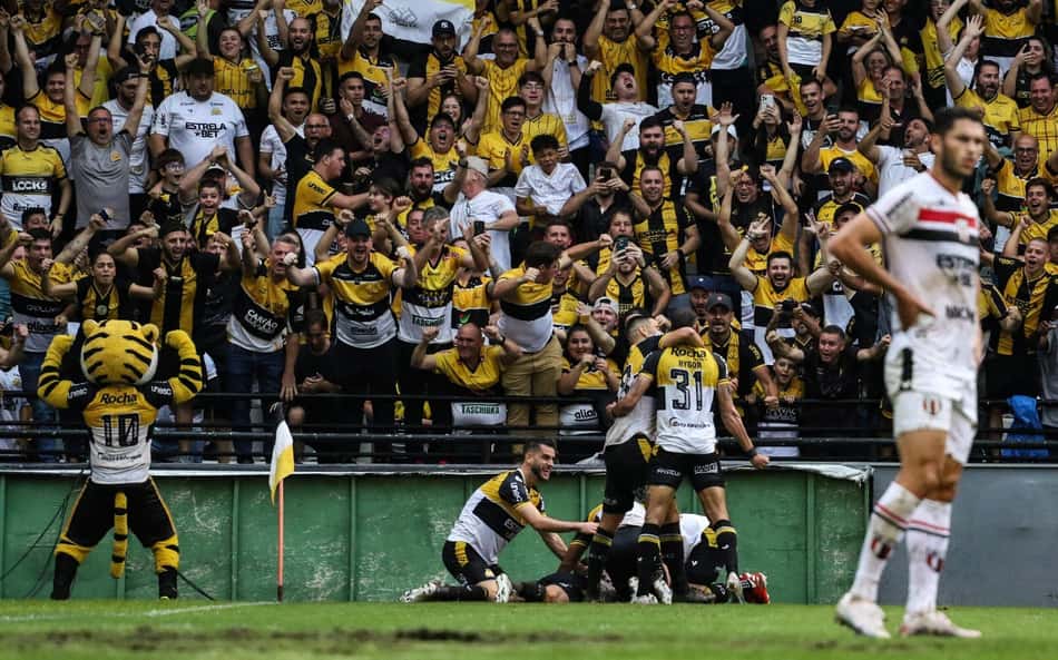 Criciúma vence Botafogo-SP e confirma acesso à Série A 2024; veja os resultados do dia na Série B