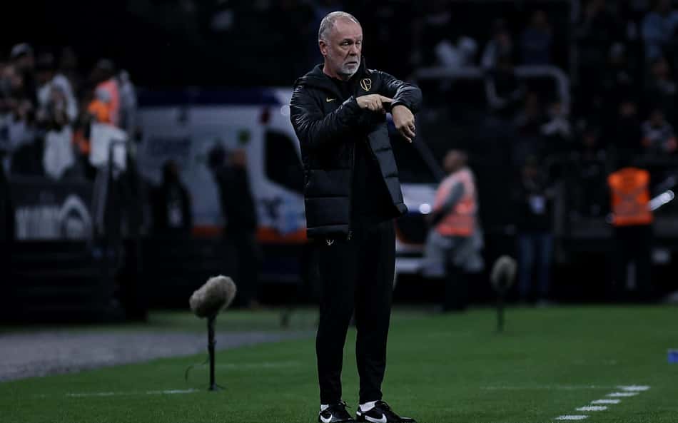 Mano assume responsabilidade por goleada e poupa diretoria do Corinthians: 'Seria canalha se fizesse isso'
