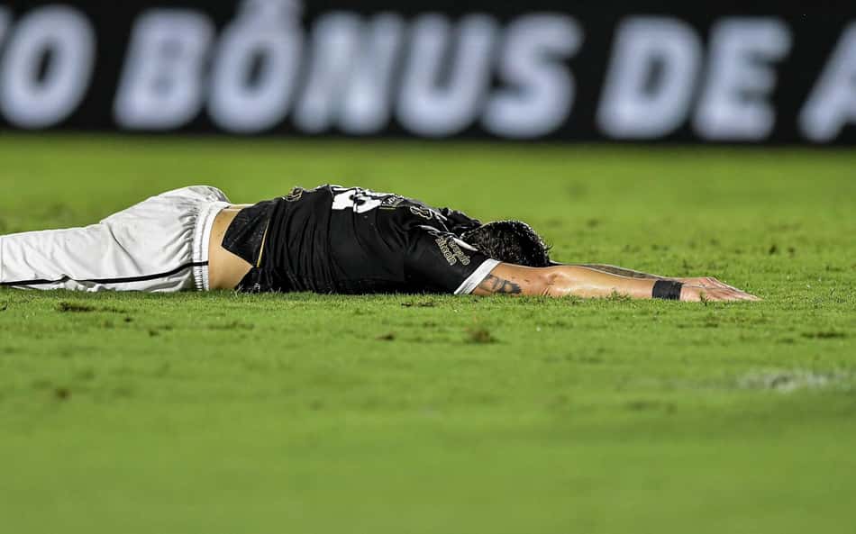 Torcedor do Vasco xinga jogadores e direção do clube em São Januário: 'Quero ser campeão'