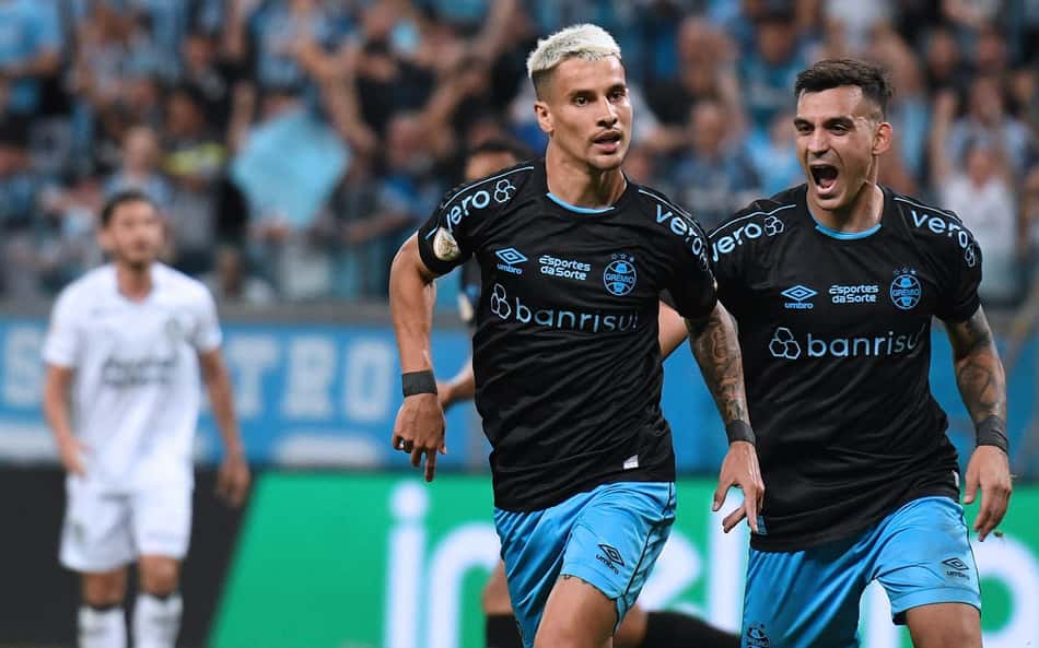 Grêmio vence o Goiás de virada no Campeonato Brasileiro e garante vaga na Libertadores de 2024