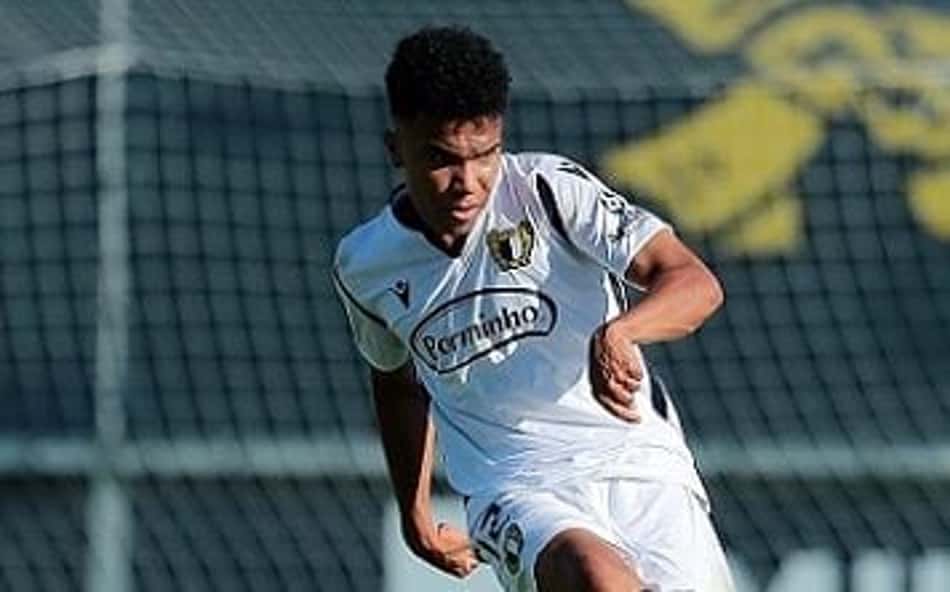 Gustavo Assunção chega a marca de 100 jogos pelo Famalicão na Liga 1