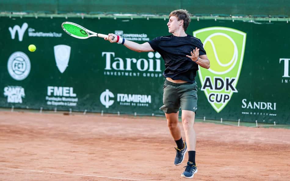 Atleta catarinense e jovem talento de 13 anos vencem na estreia do ADK Juniors Cup – 14ª Copa Santa Catarina de Tênis – em Itajaí (SC)