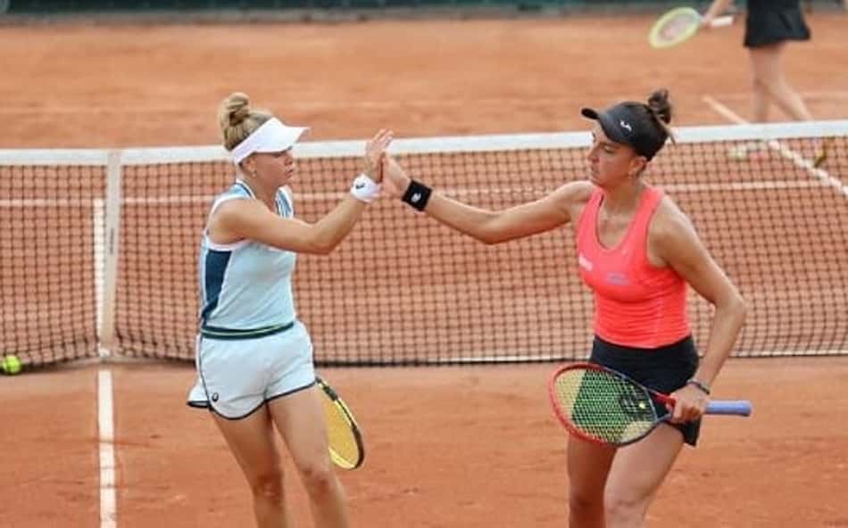 Laura Pigossi e Ingrid Martins perdem batalha na estreia em Florianópolis