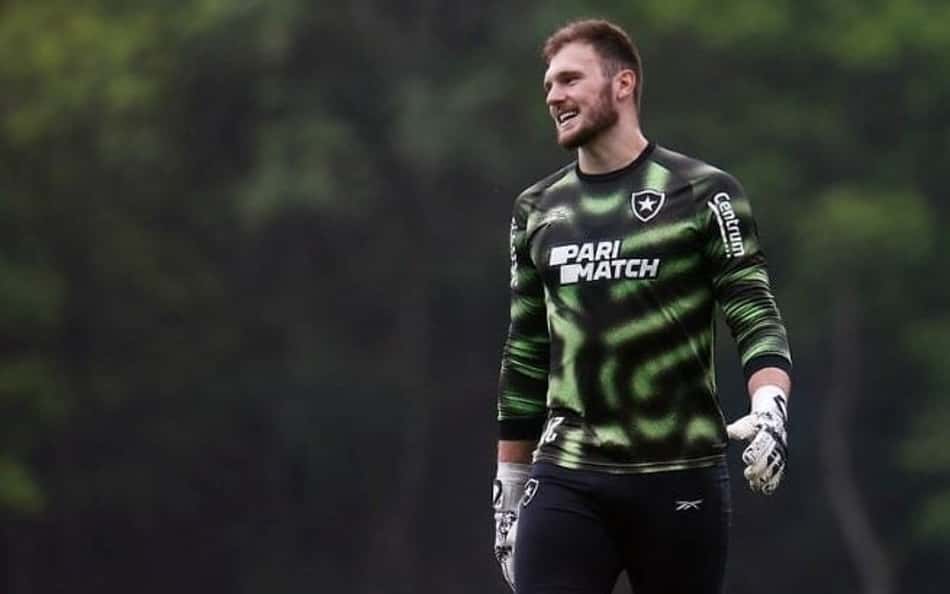 Lucas Perri volta da Seleção e treina com Tiago Nunes pela primeira vez no Botafogo