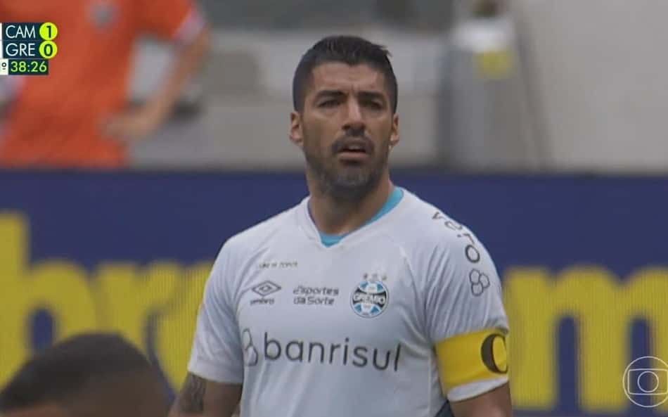 Irritação de Suárez com Reinaldo em Atlético-MG x Grêmio viraliza: 'Bagunça'