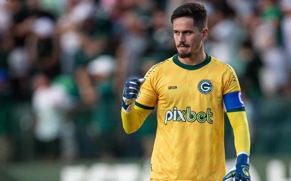 Goiás x Cruzeiro: torcedores 'brigam' por contratação de Tadeu após boa atuação do goleiro