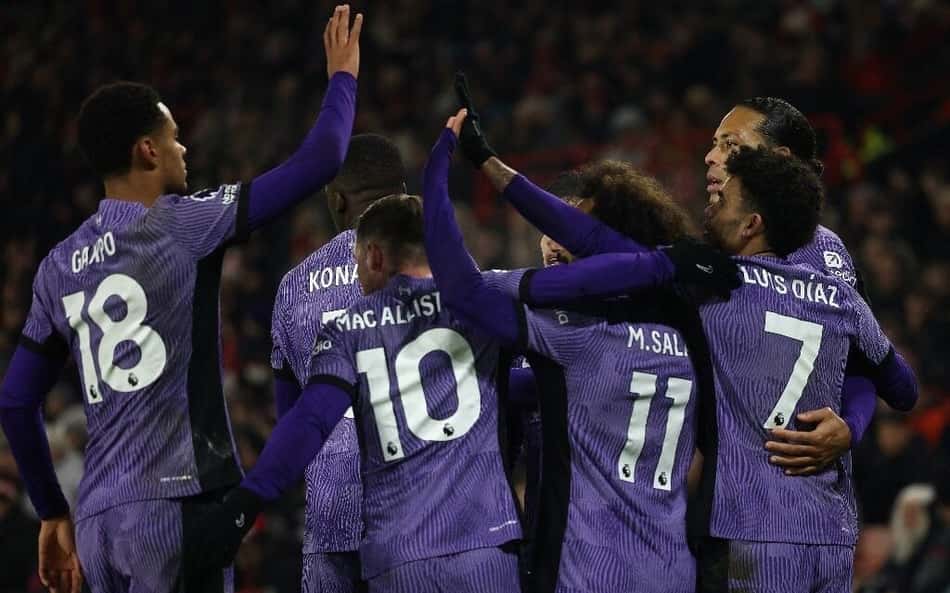 Liverpool vence Sheffield United e se aproxima da liderança da Premier League
