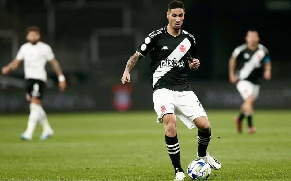 A pedido de Ramón Diáz, Vasco pretende pagar multa ao Bragantino para escalar Praxedes; saiba o valor