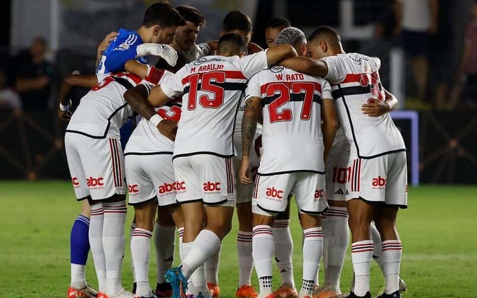 Suposta imagem de nova camisa do São Paulo vaza nas redes sociais