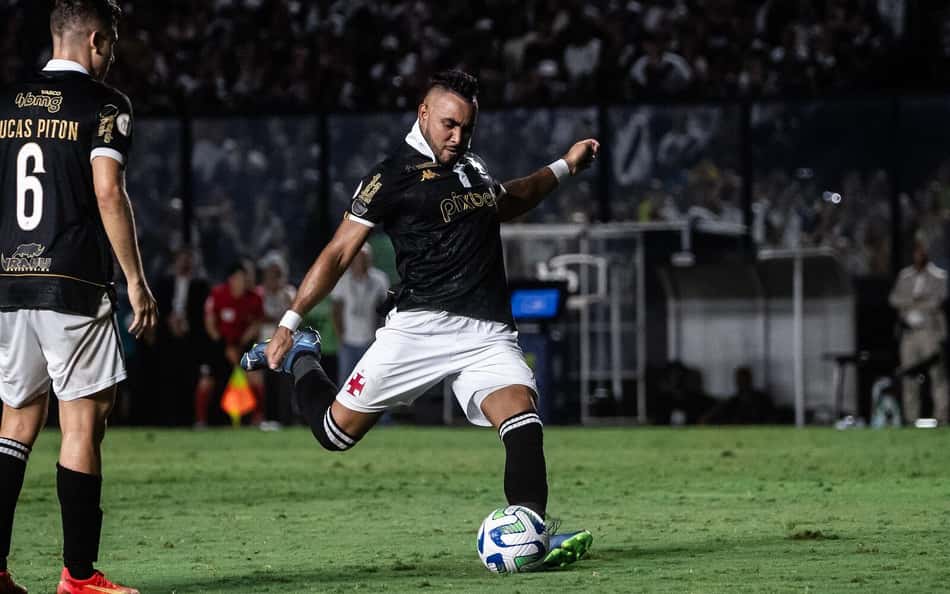 Payet relembra golaço em vitória do Vasco e cita Dinamite: 'Lá do alto ele olhou por nós'