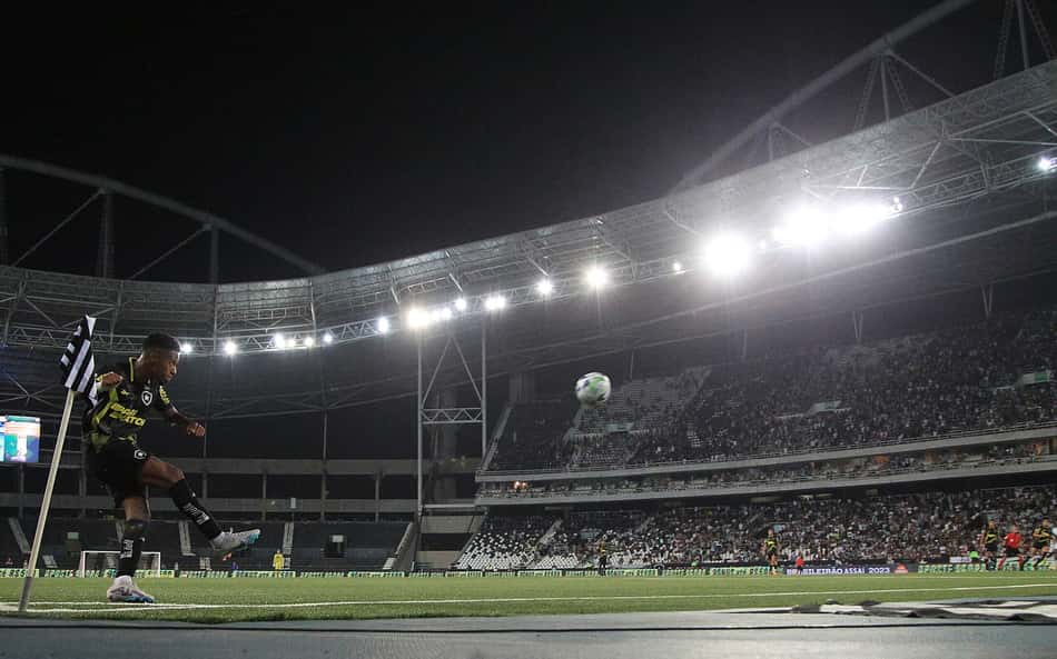 Como surgiu a expressão 'Tem coisas que só acontecem com o Botafogo'?
