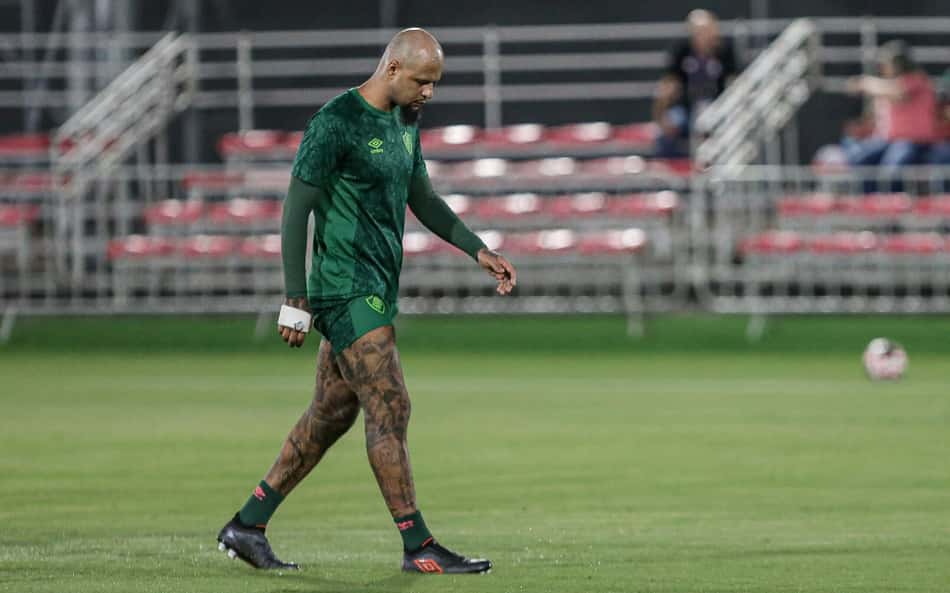 Felipe Melo detona jornal inglês que ironizou faixa etária da equipe do Fluminense: 'Idiotas'