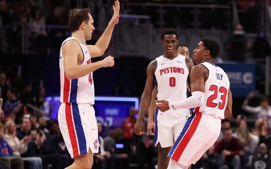Após fim da série de derrotas, técnico do Pistons revela: "quase chorei"