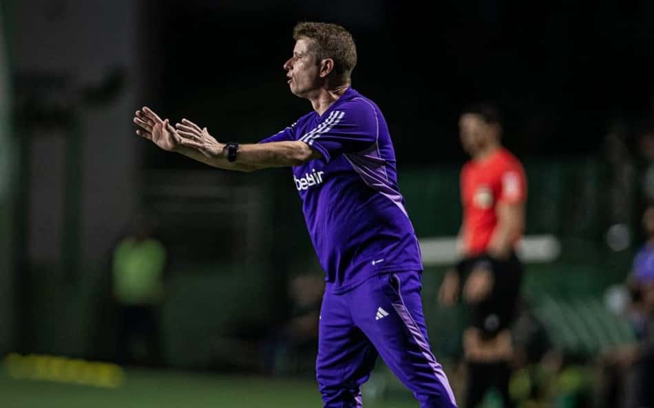 Fernando Seabra diz que Brasileirão não acabou para o Cruzeiro: 'Temos um objetivo'