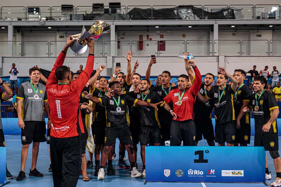 Final da Liga Nacional de Handebol – Praia Clube comemora