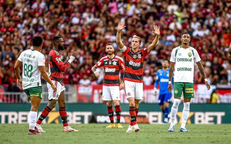 Filipe Luís se despede do Flamengo, relembra apoio do pai e descreve homenagens: 'Não aguento mais chorar'