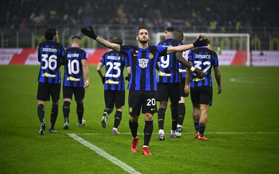 Milan é derrotado no fim, Inter de Milão passeia, e gol de 'sarrada'; os resultados do dia no Campeonato Italiano