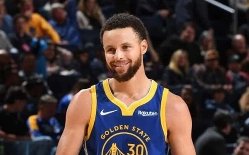 Stephen Curry atinge marca impressionante em vitória do Warriors