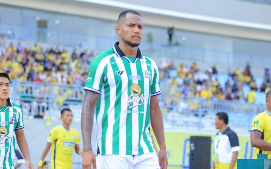Thiago Fernandes, jogador brasileiro com dupla nacionalidade, estreia em novo clube no futebol asiático