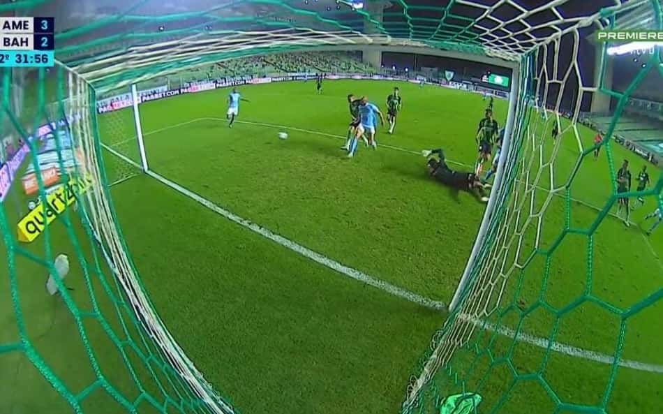 Gol perdido por atacante do Bahia contra o América-MG viraliza na web: 'Bizarro'
