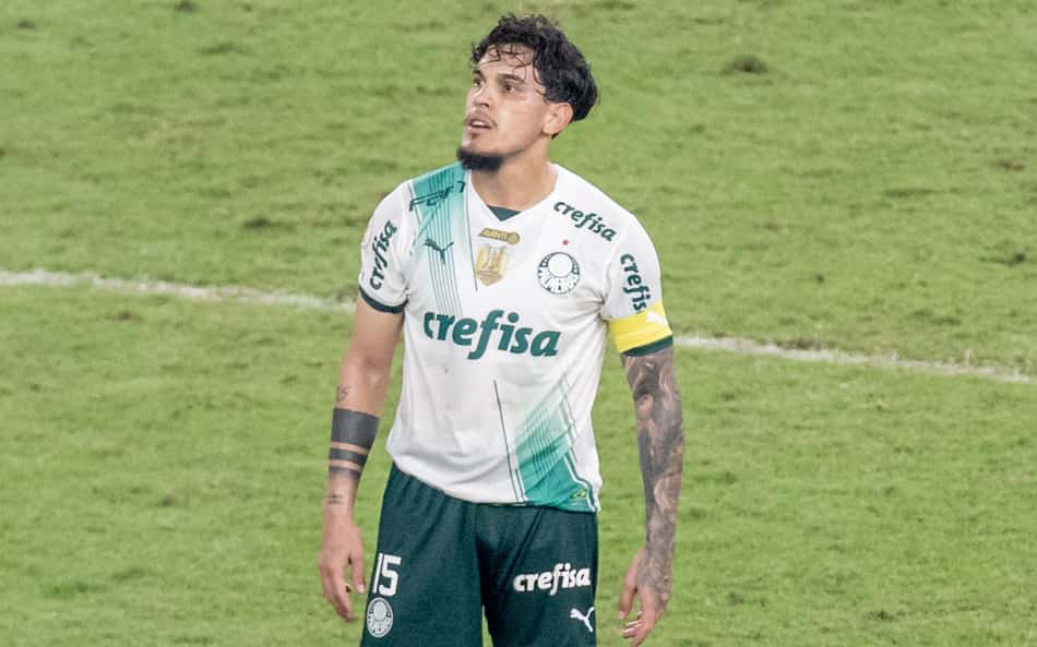 Depois de reforçar 'fico', Gustavo Gómez supera ídolo do Palmeiras e bate marca histórica
