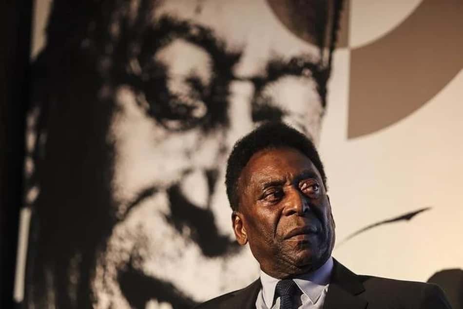pele-rei-do-futebol-26122022170906942_Easy-Resize.com (1)