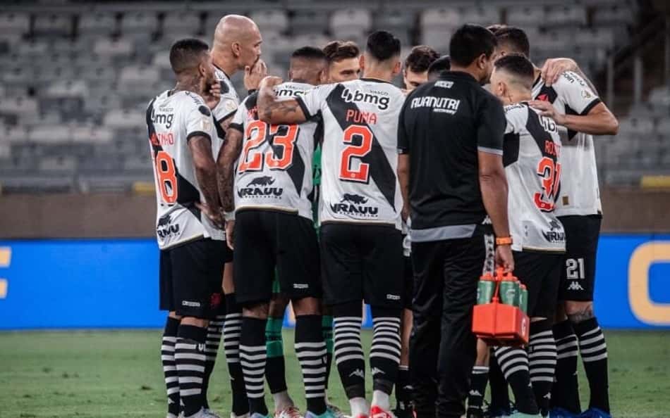 Torcedores do Vasco perdem a paciência com titular contra o Grêmio: 'Horroroso'
