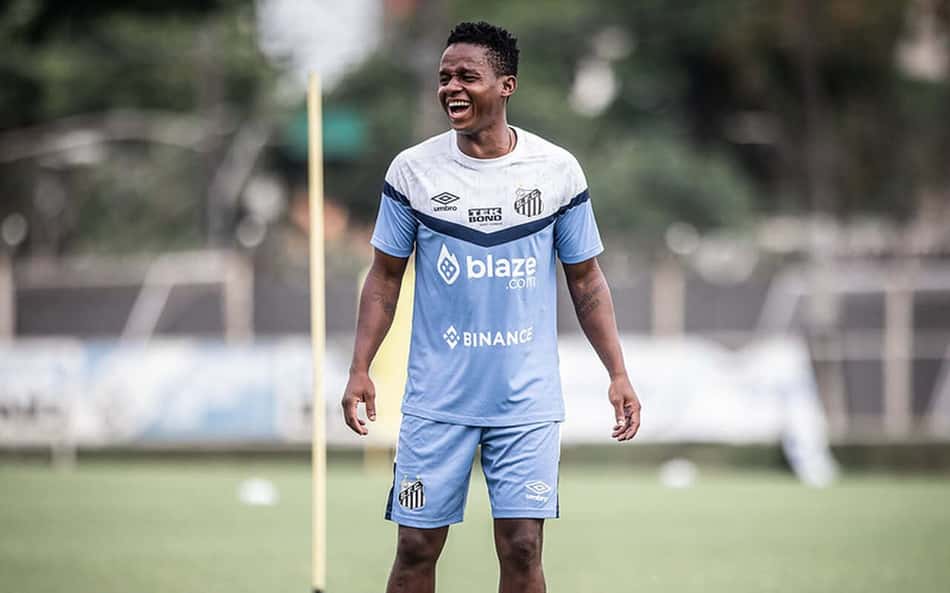 Cazares afasta polêmicas extracampo para atuar no Santos e compara Brasileirão à Premier League